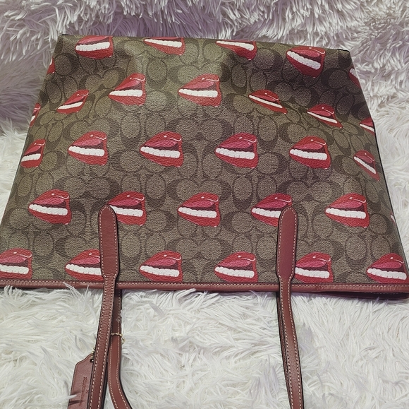 Coach ×Tom Wesselmann City Tote In Signature Canvas With Lip Print Design NWOT - Picture 9 of 11